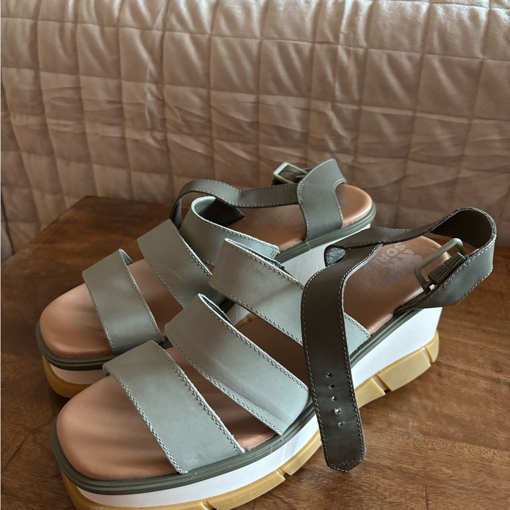 Sorel Stylish Women's Platform Sandals in Olive Green